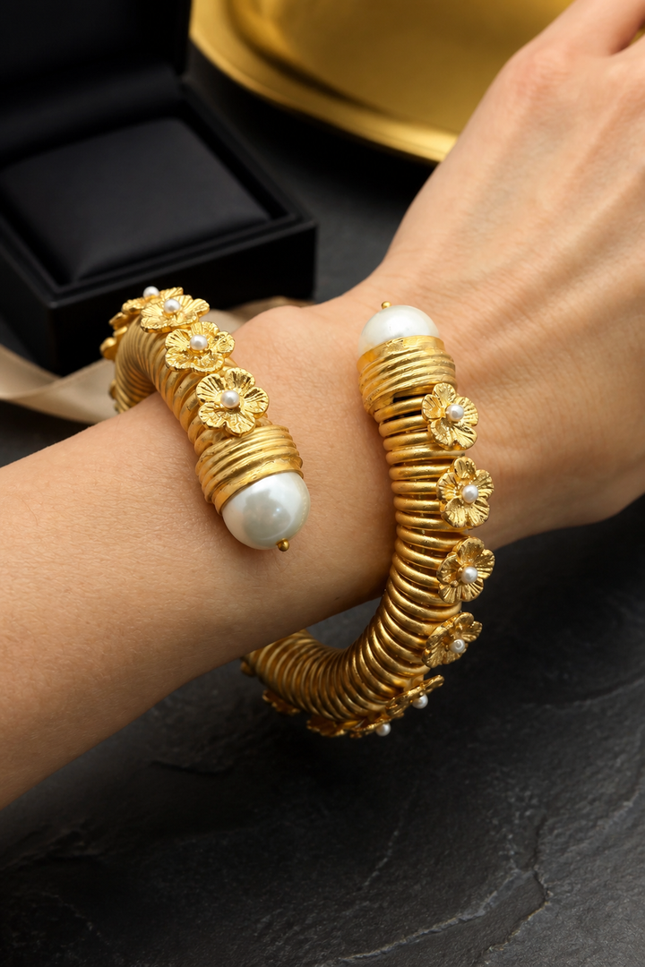 Gold bracelet with shell pearl detailing
