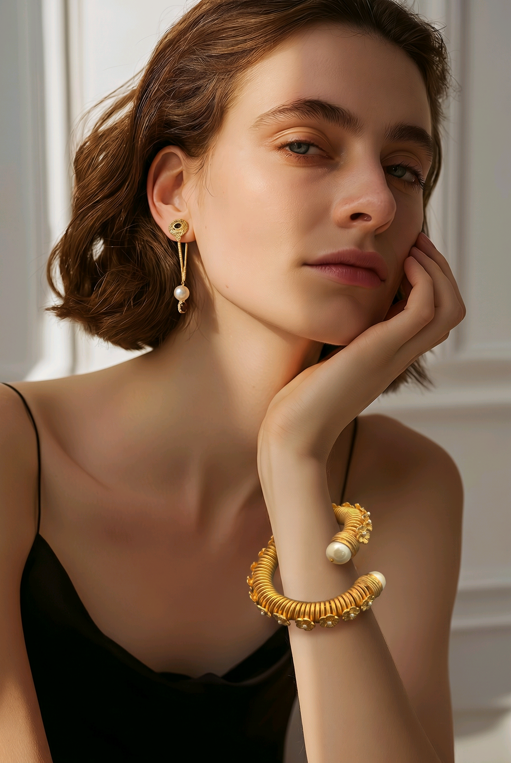Gold bracelet with shell pearl detailing