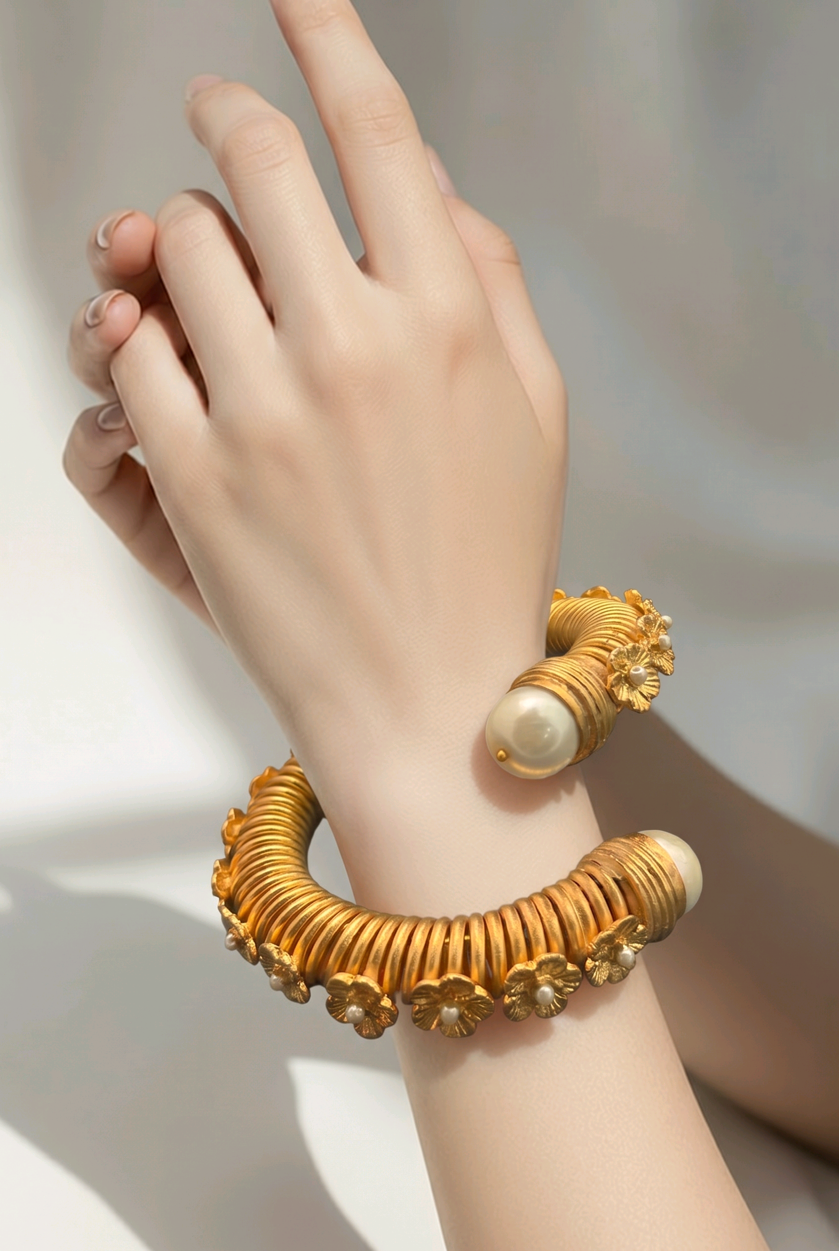 Gold bracelet with shell pearl detailing