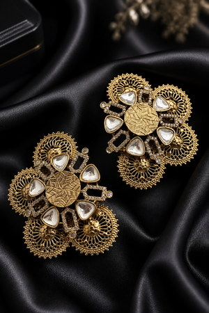 Cuff earring with kundan crystal detailing