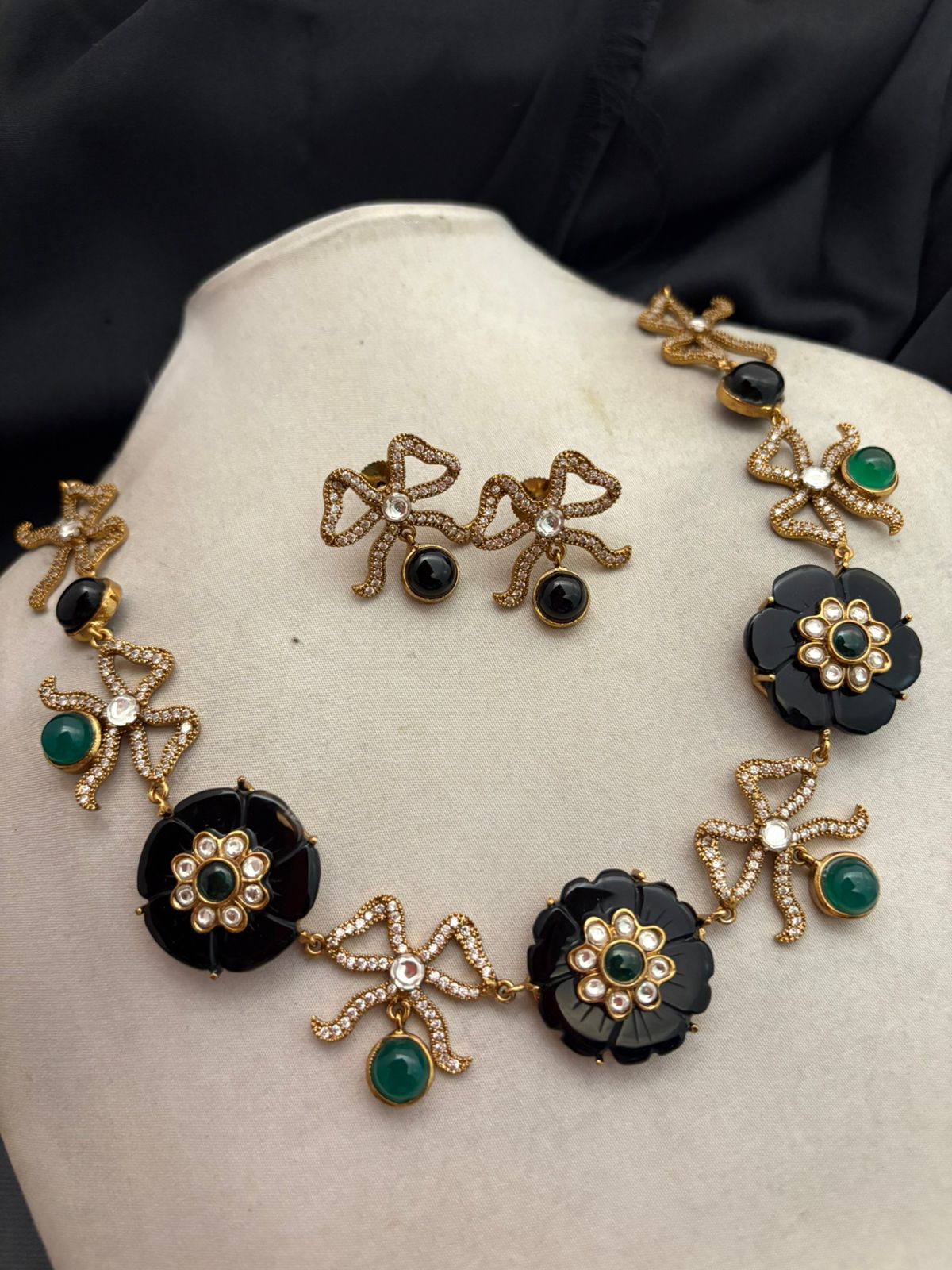 Black Onyx Flower Motif Necklace Set