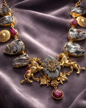 Lion Motif Agate Necklace