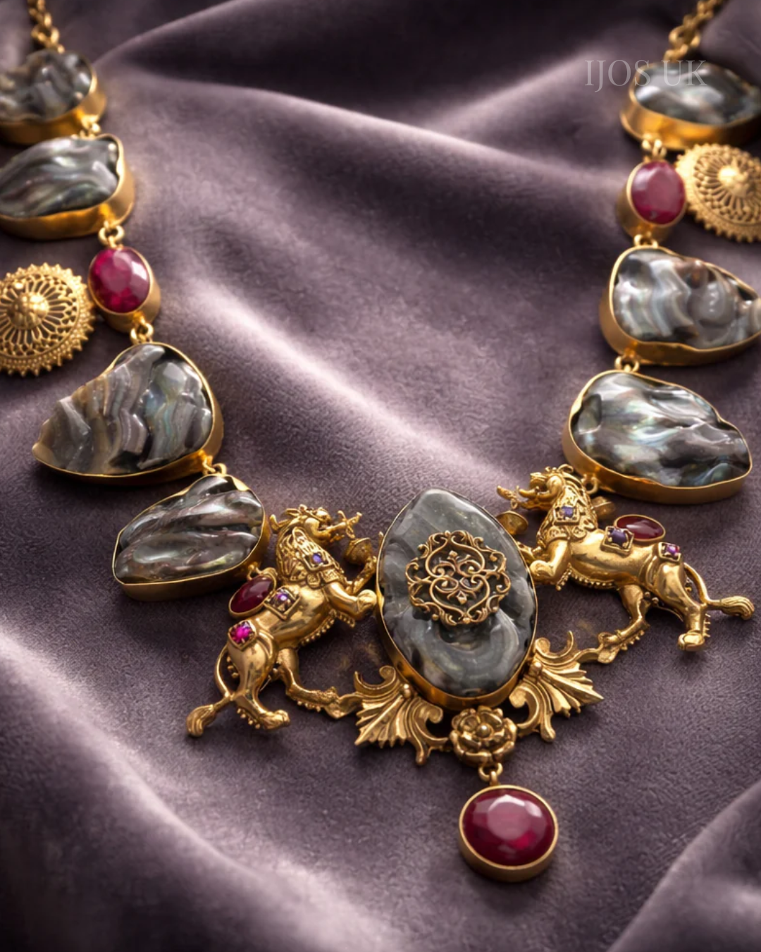 Lion Motif Agate Necklace