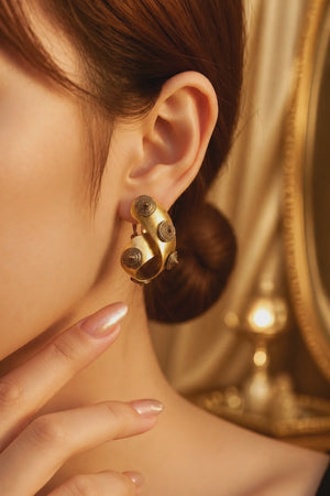 Gold earring with two tone polish