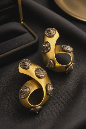 Gold earring with two tone polish