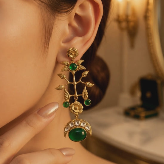 Gold earring with kundan detailing and green onyx stones